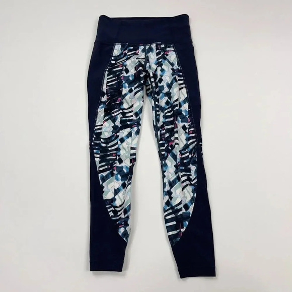 Athlete Distortion Salutation 7/8 Legging - Picture 2 of 10